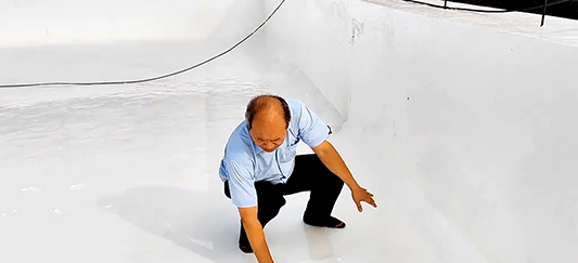 细节控巡检:屋面管根、转角无死角,这才是靠谱的翻新工艺
